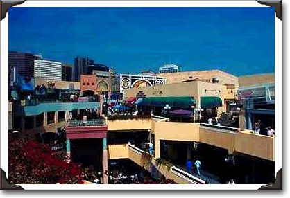 Shopping at Horton Plaza Mall Shopping at Horton Plaza Mall