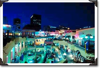 Night shopping at Horton Plaza Mall Night shopping at Horton Plaza Mall