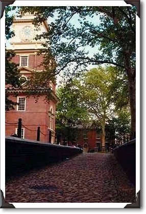 Cobblestone alley to Independence Hall Cobblestone alley to Independence Hall