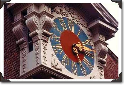 Time Machine, Independence Square Time Machine, Independence Square
