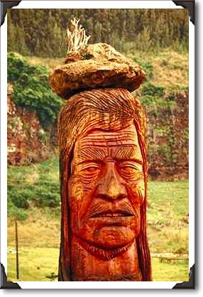 Huge log sculpture, tribute to native Americans, North Oahu Huge log sculpture, tribute to native Americans, North Oahu