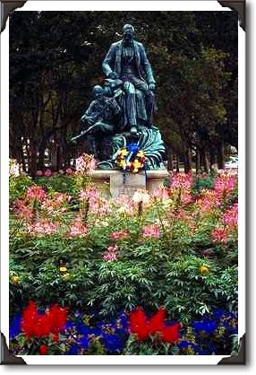 Statue honors Pittsburgh native Stephen Foster, PA Statue honors Pittsburgh native Stephen Foster, PA