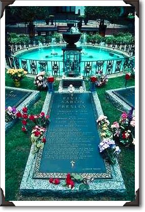 Elvis Presley's grave, Graceland, Memphis, Tennessee Elvis Presley's grave, Graceland, Memphis, Tennessee