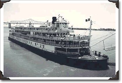 Paddle steamer Delta Queen on Mississippi River Paddle steamer Delta Queen on Mississippi River