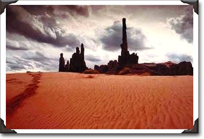 Monument Valley on a cloudy day, Arizona Monument Valley on a cloudy day, Arizona