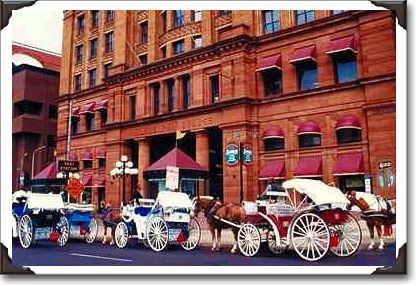 Traffic on 5th Street, Bourse Building, Philadelphia Traffic on 5th Street, Bourse Building, Philadelphia
