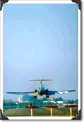 727 landing at San Jose, California 727 landing at San Jose, California