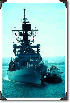 "USS Gridley" coast guard cruiser prepares to dock at United States naval base "USS Gridley" coast guard cruiser prepares to dock at United States naval base
