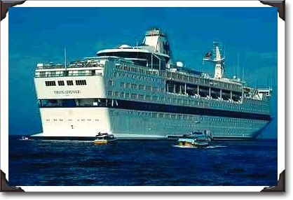 Cruise ship at Avalon Harbor, Catalina Island, California Cruise ship at Avalon Harbor, Catalina Island, California